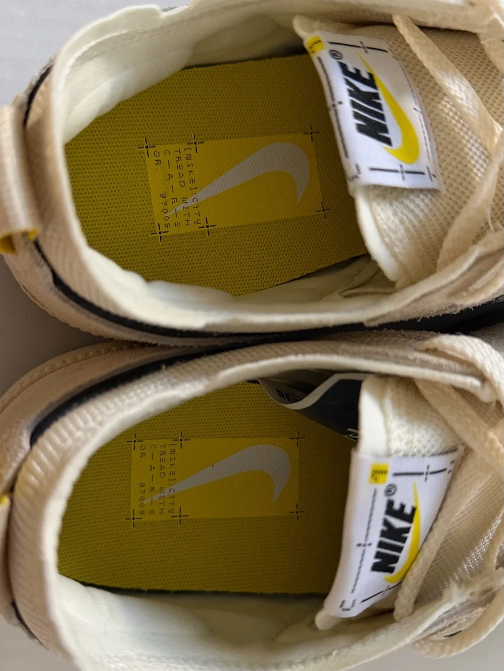 Nike CITY Sneakers 